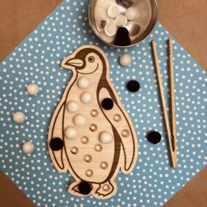 Support à encoches en bois pingouin manchot avec pince et pompons pour motricité fine