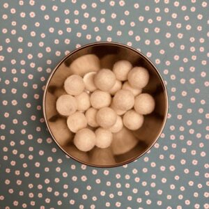 Support à encoches en bois ours polaire avec pince et pompons pour motricité fine