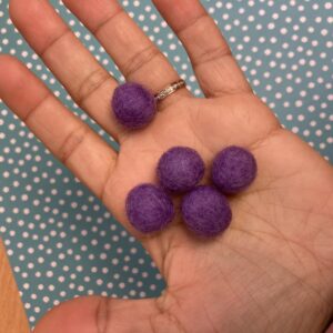 Lot de 10 pompons en feutre Mauve