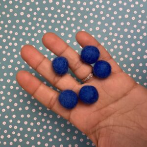 Lot de 10 pompons en feutre Bleu
