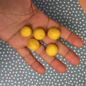 Lot de 10 pompons en feutre Jaune