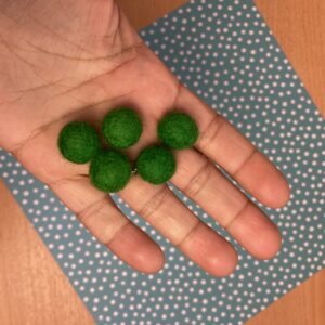 Lot de 10 pompons en feutre Vert